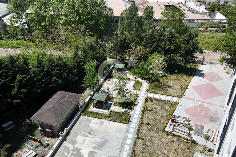 SATILIK, ARNAVUTKÖY MERKEZDE AVLU ALIŞ VERİŞ MERKEZİNE ÇOK YAKIN