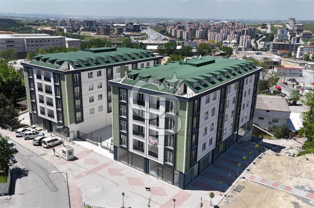 SATILIK, ARNAVUTKÖY MERKEZDE AVLU ALIŞ VERİŞ MERKEZİNE ÇOK YAKIN