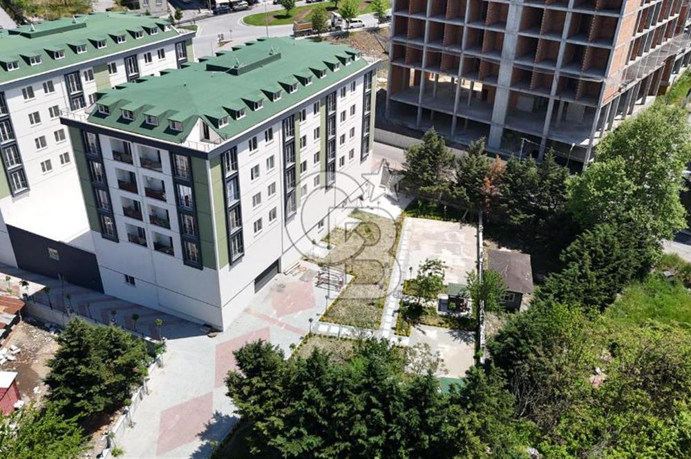 SATILIK, ARNAVUTKÖY MERKEZDE AVLU ALIŞ VERİŞ MERKEZİNE ÇOK YAKIN
