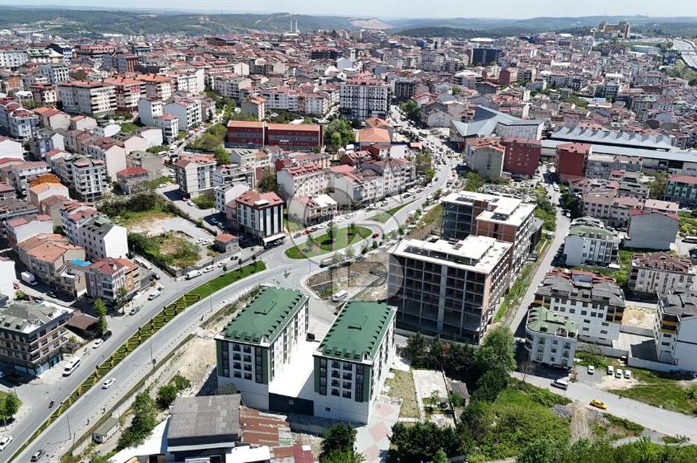 SATILIK, ARNAVUTKÖY MERKEZDE AVLU ALIŞ VERİŞ MERKEZİNE ÇOK YAKIN