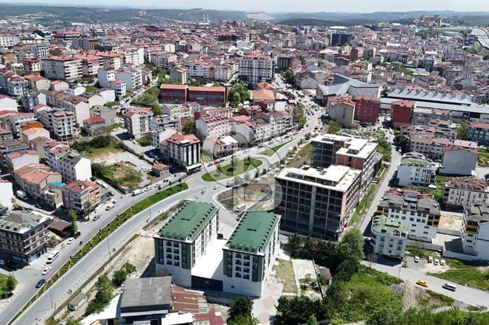 SATILIK, ARNAVUTKÖY MERKEZDE AVLU ALIŞ VERİŞ MERKEZİNE ÇOK YAKIN