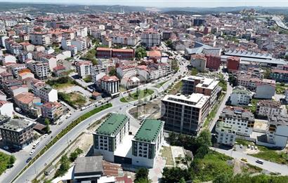 SATILIK, ARNAVUTKÖY MERKEZDE AVLU ALIŞ VERİŞ MERKEZİNE ÇOK YAKIN