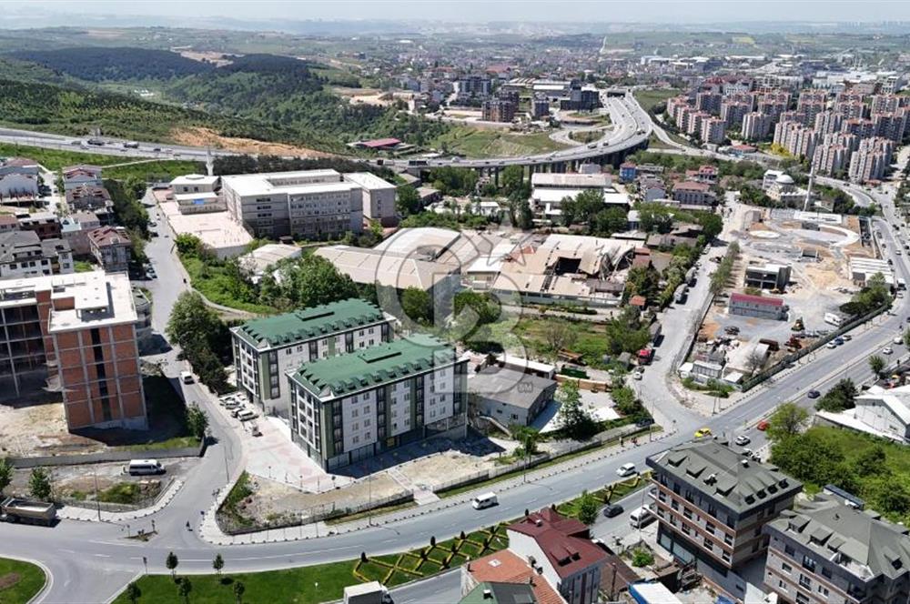 SATILIK, ARNAVUTKÖY MERKEZDE AVLU ALIŞ VERİŞ MERKEZİNE ÇOK YAKIN
