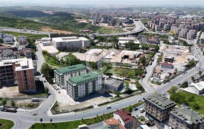 SATILIK, ARNAVUTKÖY MERKEZDE AVLU ALIŞ VERİŞ MERKEZİNE ÇOK YAKIN