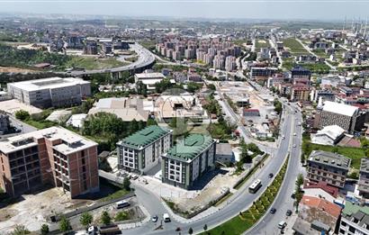 SATILIK, ARNAVUTKÖY MERKEZDE AVLU ALIŞ VERİŞ MERKEZİNE ÇOK YAKIN
