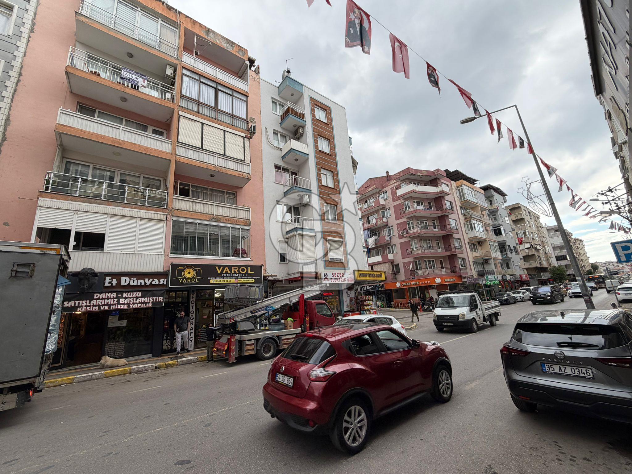 Balçova Sakarya Ana Cadde Üzeri Satılık Tadilatlı Daire