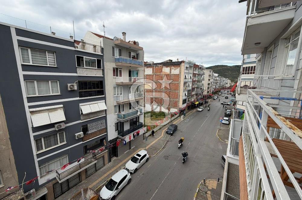 Balçova Sakarya Ana Cadde Üzeri Satılık Tadilatlı Daire