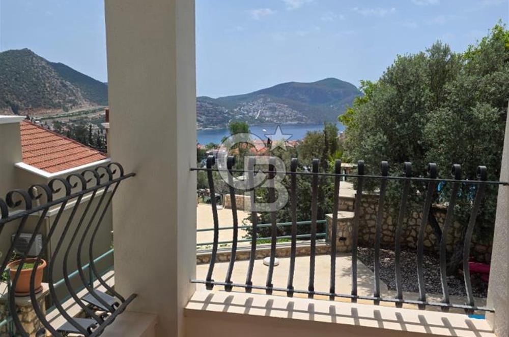 CB GİZ'DEN Kalkan'da Satılık manzaralı lüks villa (425 m2 arsa)