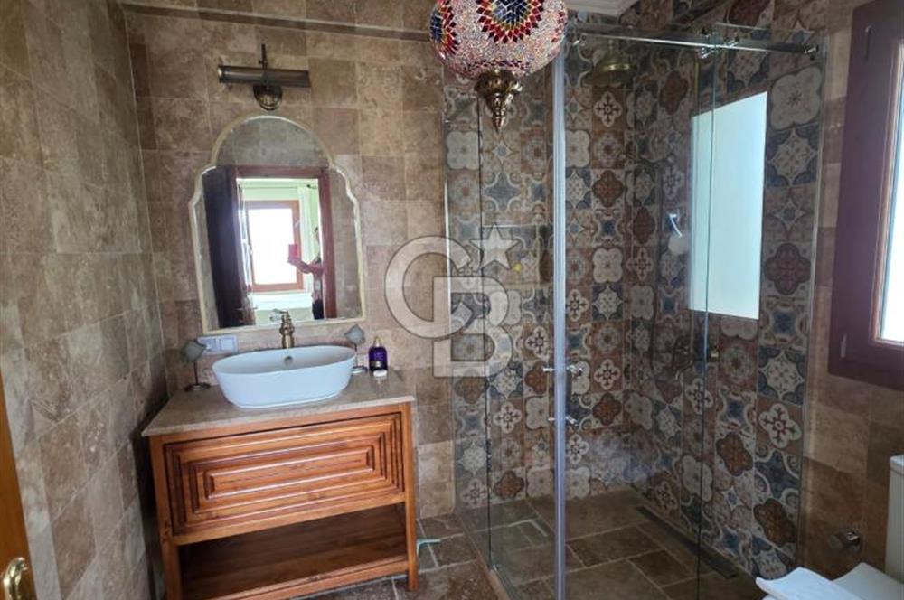 CB GİZ'DEN Kalkan'da Satılık manzaralı lüks villa (425 m2 arsa)