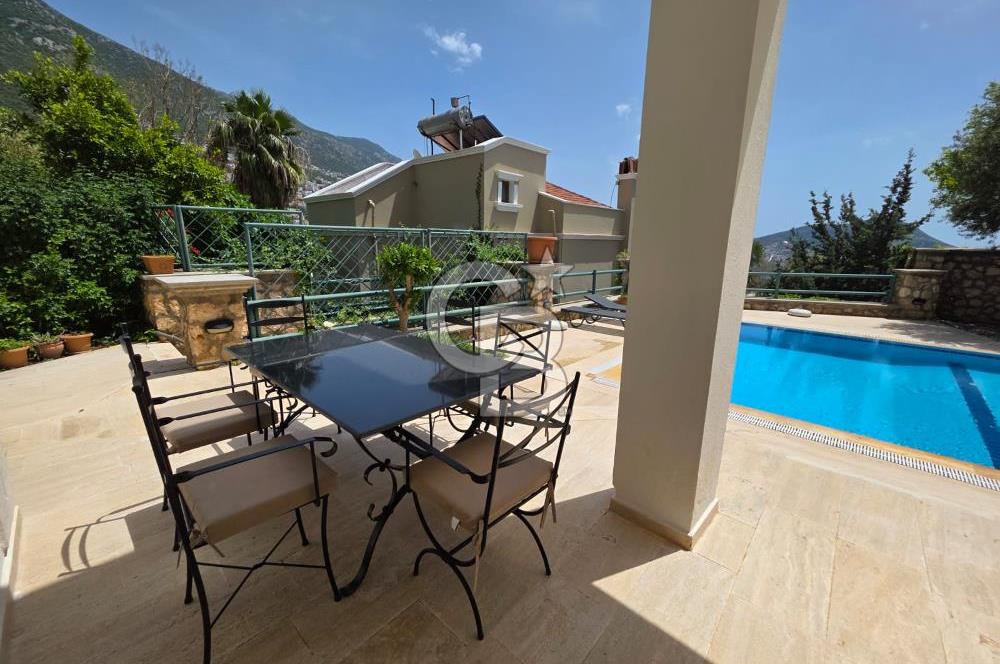 CB GİZ'DEN Kalkan'da Satılık manzaralı lüks villa (425 m2 arsa)