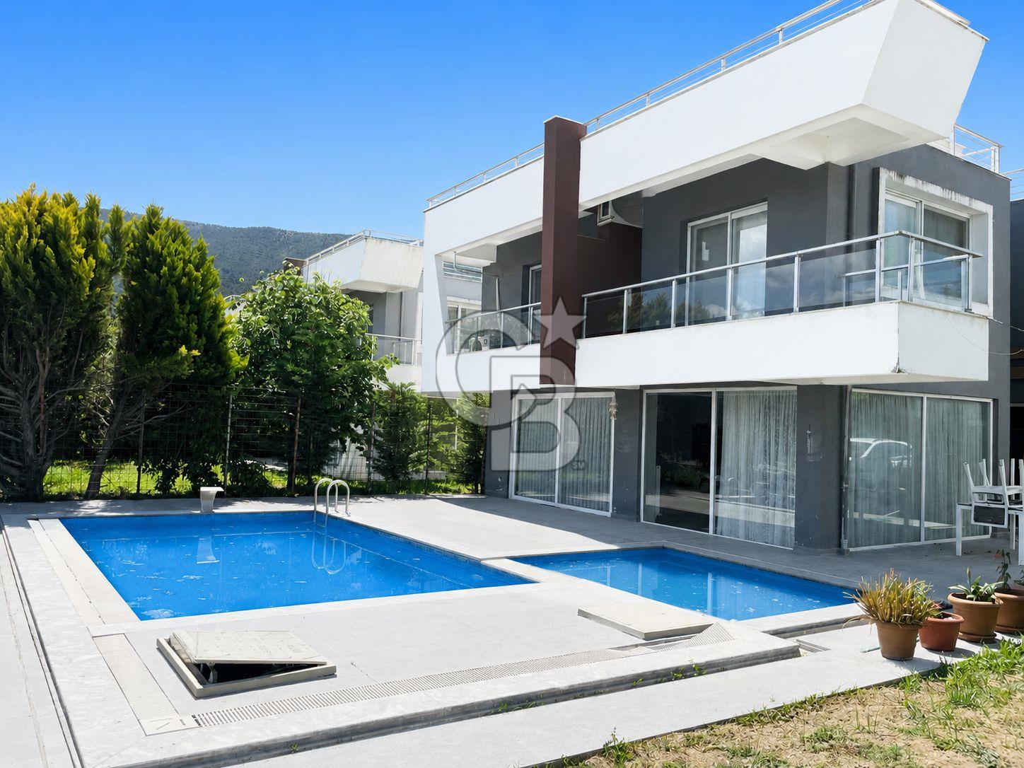 Havuzlu Bahçeli 5+1 Satılık Villa - Yok Bu Fiyata