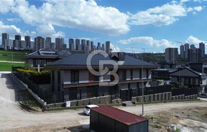 Beytepe’de 777 m² Net Kullanım Alanlı, Geniş Bahçeli Natamam Villa