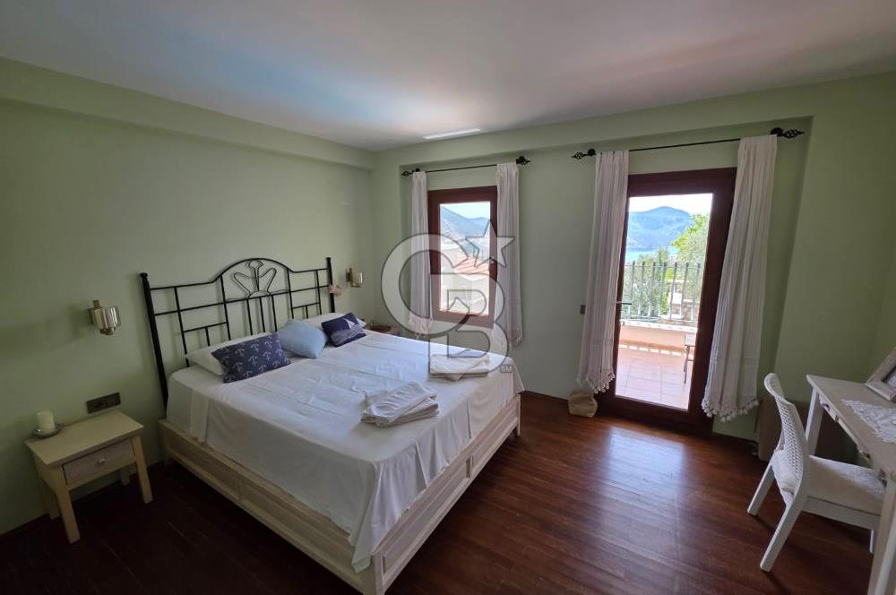 CB GİZ'DEN Kalkan'da Satılık manzaralı lüks villa (425 m2 arsa)