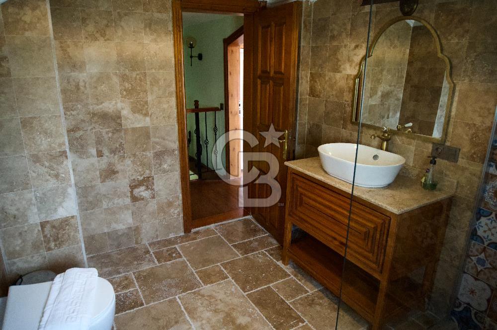 CB GİZ'DEN Kalkan'da Satılık manzaralı lüks villa (425 m2 arsa)