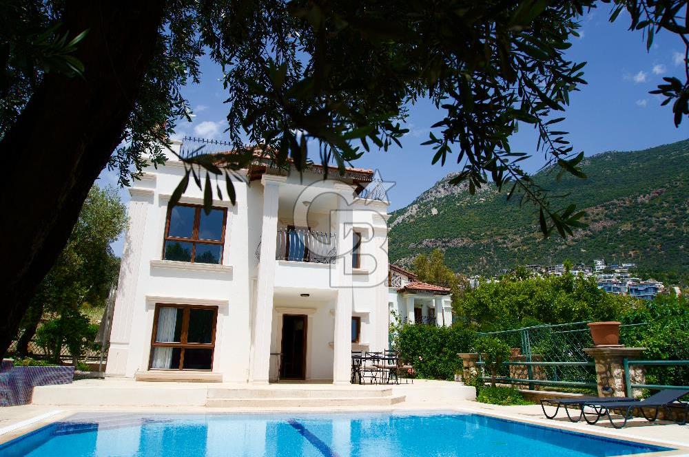 CB GİZ'DEN Kalkan'da Satılık manzaralı lüks villa (425 m2 arsa)