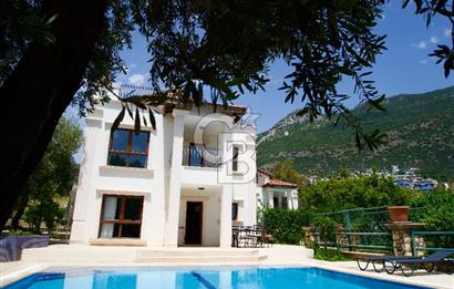 CB GİZ'DEN Kalkan'da Satılık manzaralı lüks villa (425 m2 arsa)