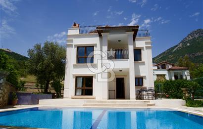 CB GİZ'DEN Kalkan'da Satılık manzaralı lüks villa (425 m2 arsa)