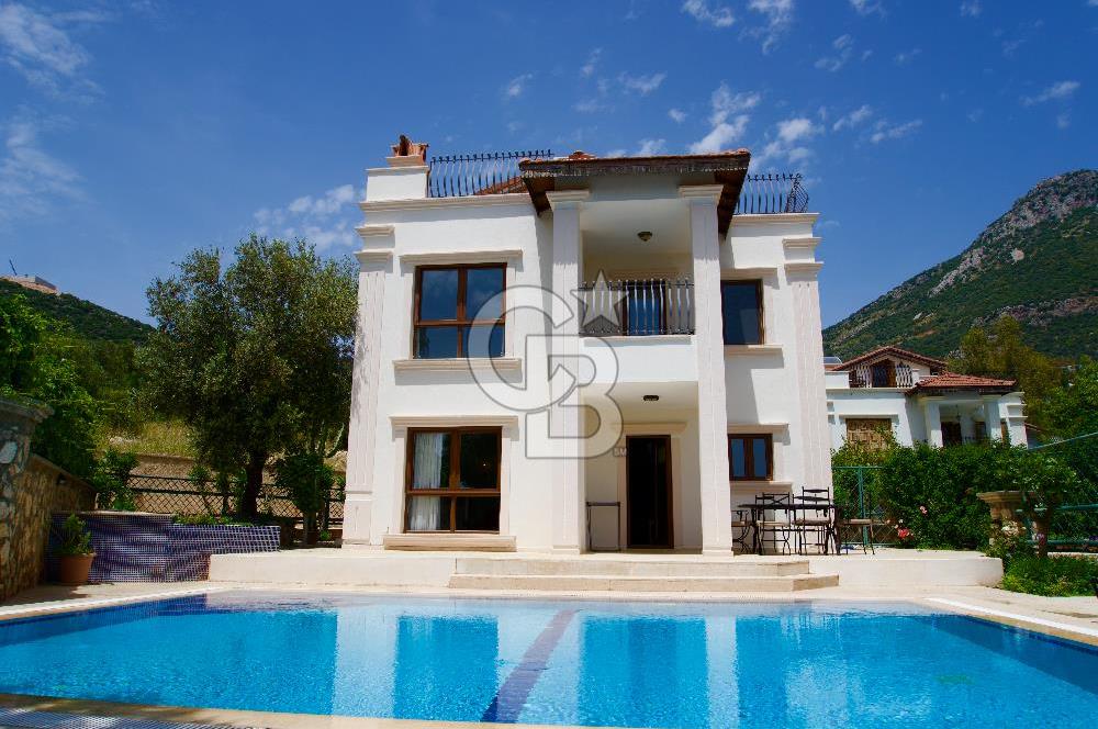CB GİZ'DEN Kalkan'da Satılık manzaralı lüks villa (425 m2 arsa)