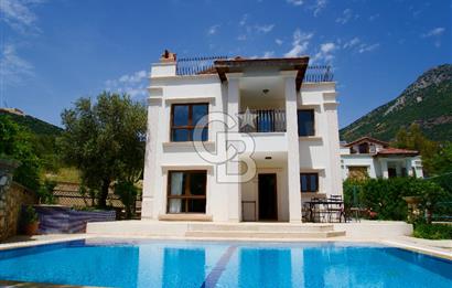 CB GİZ'DEN Kalkan'da Satılık manzaralı lüks villa (425 m2 arsa)