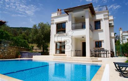 CB GİZ'DEN Kalkan'da Satılık manzaralı lüks villa (425 m2 arsa)