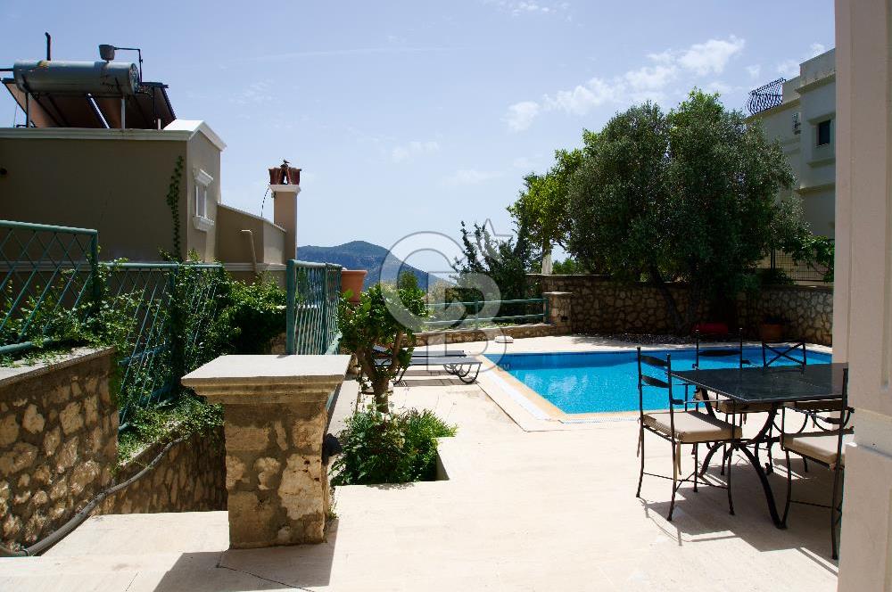 CB GİZ'DEN Kalkan'da Satılık manzaralı lüks villa (425 m2 arsa)