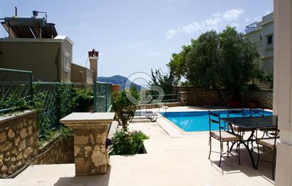 CB GİZ'DEN Kalkan'da Satılık manzaralı lüks villa (425 m2 arsa)