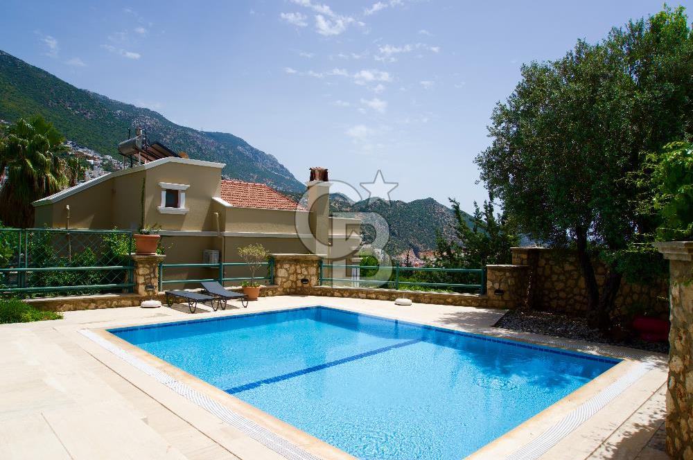 CB GİZ'DEN Kalkan'da Satılık manzaralı lüks villa (425 m2 arsa)
