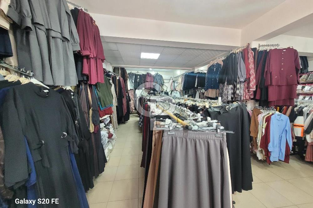 MENEMEN’DE CADDE ÜSTÜ | YÜKSEK CİROLU FULL STOKLU DEVREN KİRALIK GİYİM MAĞAZASI