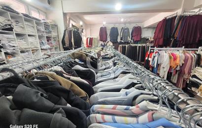 MENEMEN’DE CADDE ÜSTÜ | YÜKSEK CİROLU FULL STOKLU DEVREN KİRALIK GİYİM MAĞAZASI