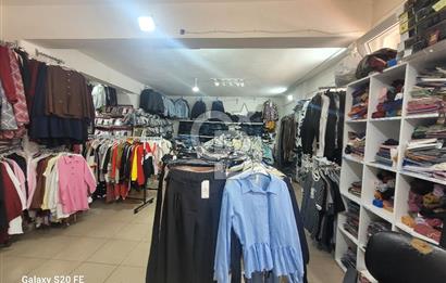 MENEMEN’DE CADDE ÜSTÜ | YÜKSEK CİROLU FULL STOKLU DEVREN KİRALIK GİYİM MAĞAZASI