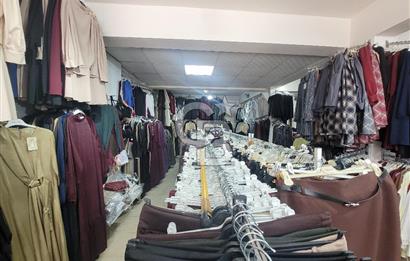 MENEMEN’DE CADDE ÜSTÜ | YÜKSEK CİROLU FULL STOKLU DEVREN KİRALIK GİYİM MAĞAZASI