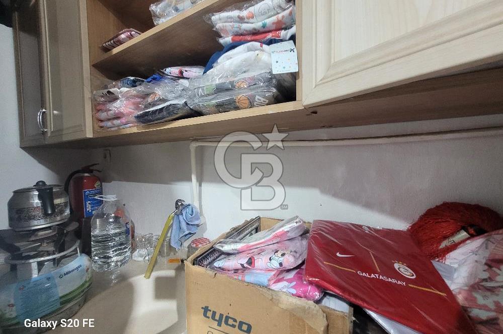 MENEMEN’DE CADDE ÜSTÜ | YÜKSEK CİROLU FULL STOKLU DEVREN KİRALIK GİYİM MAĞAZASI