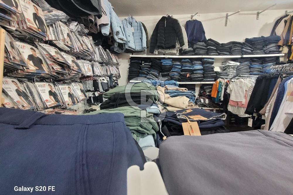 MENEMEN’DE CADDE ÜSTÜ | YÜKSEK CİROLU FULL STOKLU DEVREN KİRALIK GİYİM MAĞAZASI