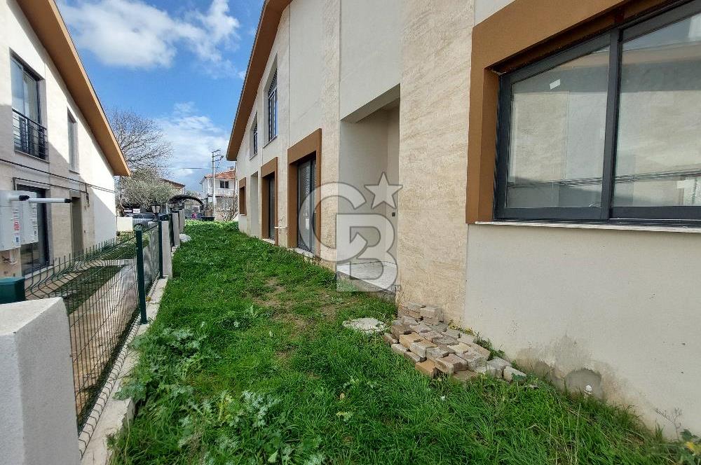 URLA KUŞÇULAR'DA GENİŞ BAHÇELİ KİRALIK SIFIR VİLLA 