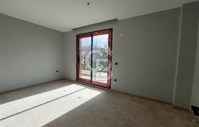URLA KUŞÇULAR'DA GENİŞ BAHÇELİ KİRALIK SIFIR VİLLA 