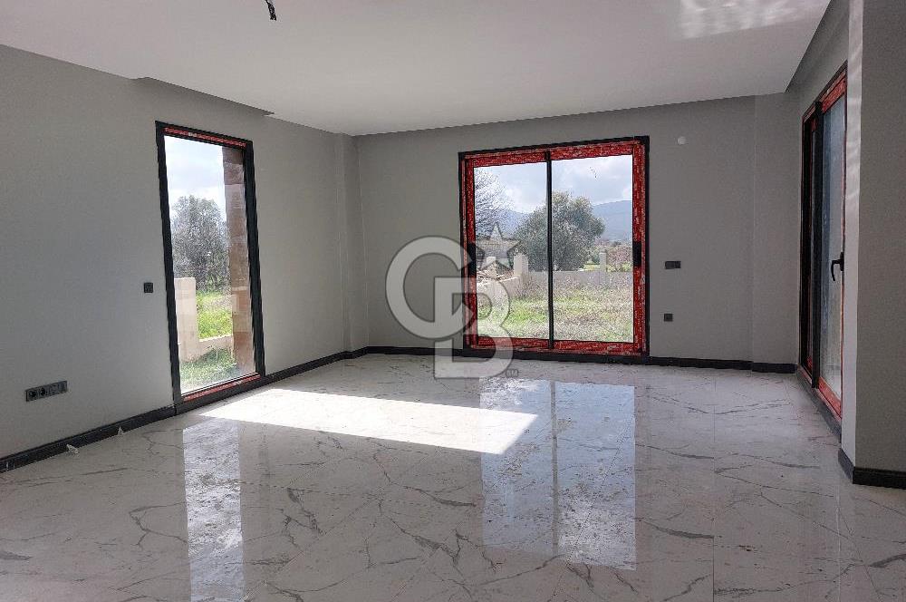 URLA KUŞÇULAR'DA GENİŞ BAHÇELİ KİRALIK SIFIR VİLLA 