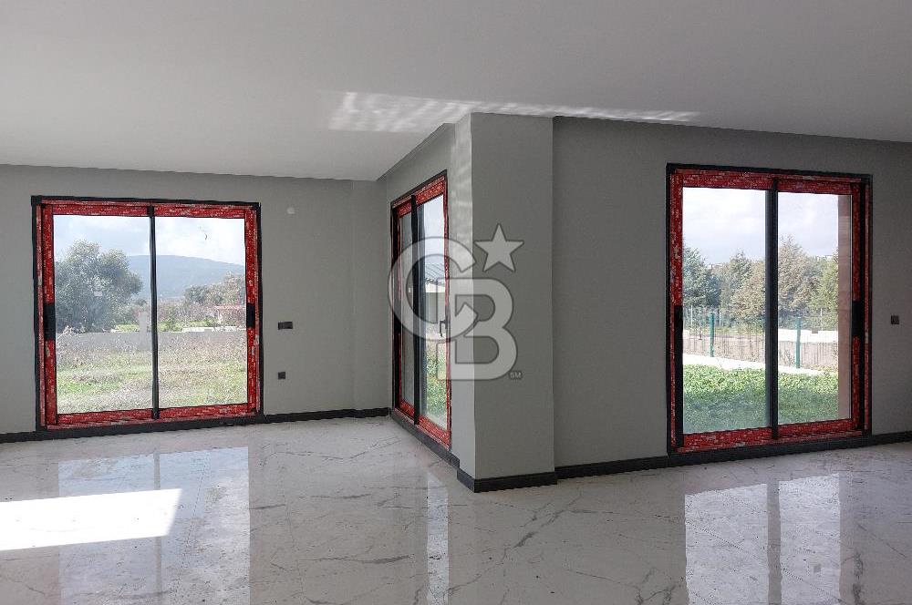 URLA KUŞÇULAR'DA GENİŞ BAHÇELİ KİRALIK SIFIR VİLLA 