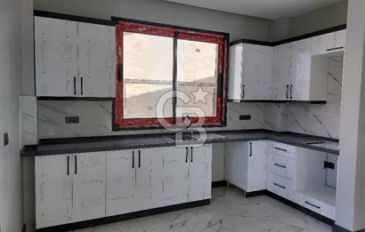 URLA KUŞÇULAR'DA GENİŞ BAHÇELİ KİRALIK SIFIR VİLLA 