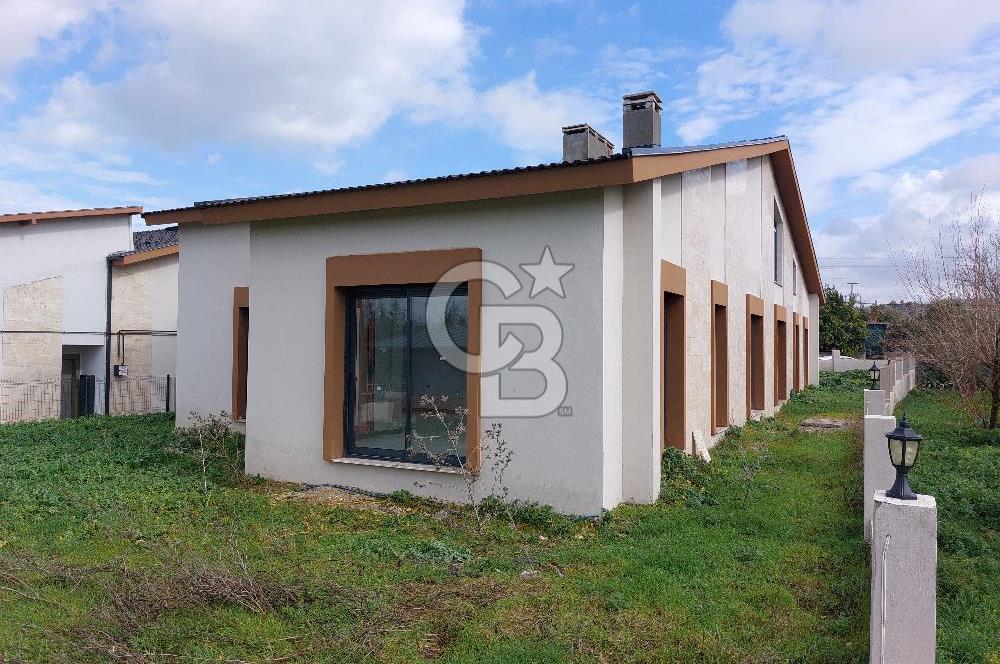 URLA KUŞÇULAR'DA GENİŞ BAHÇELİ KİRALIK SIFIR VİLLA 