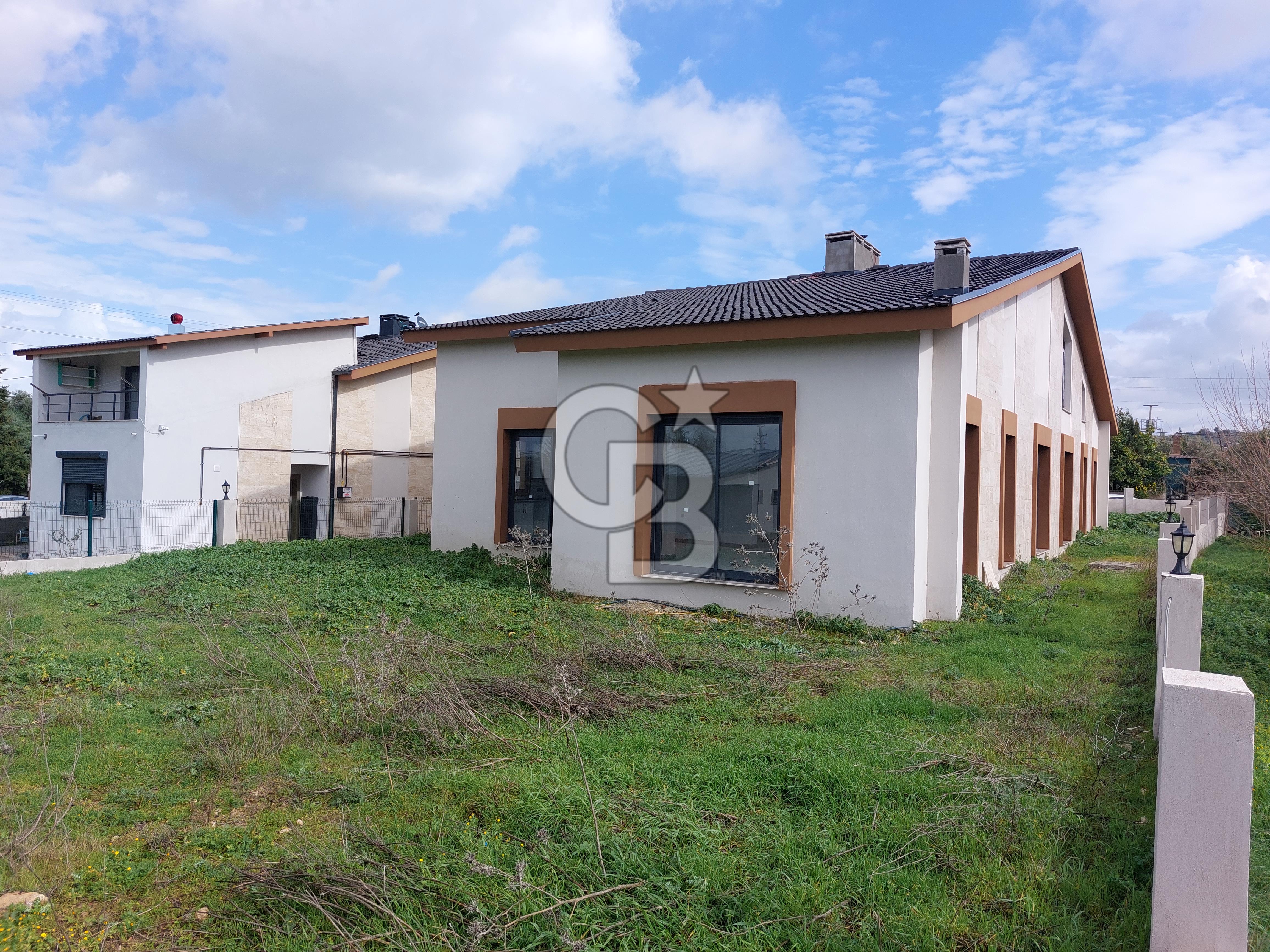 Urla Kuşçular'da Geniş Bahçeli Kiralık Sıfır Villa