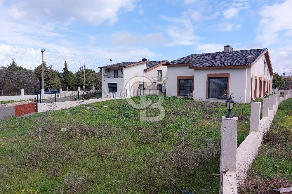 URLA KUŞÇULAR'DA GENİŞ BAHÇELİ KİRALIK SIFIR VİLLA 