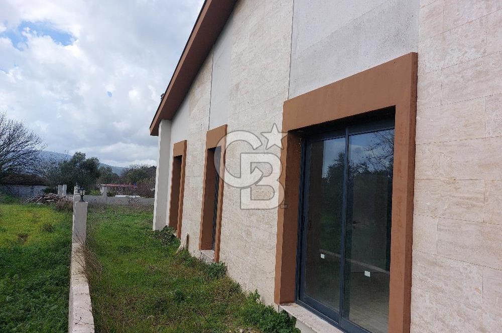 URLA KUŞÇULAR'DA GENİŞ BAHÇELİ KİRALIK SIFIR VİLLA 