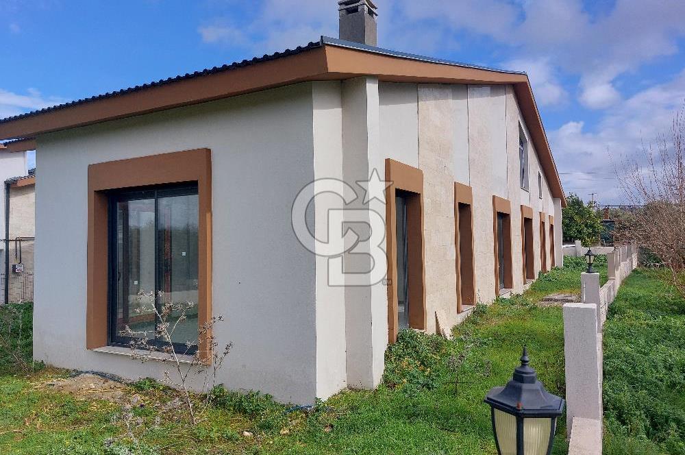 URLA KUŞÇULAR'DA GENİŞ BAHÇELİ KİRALIK SIFIR VİLLA 