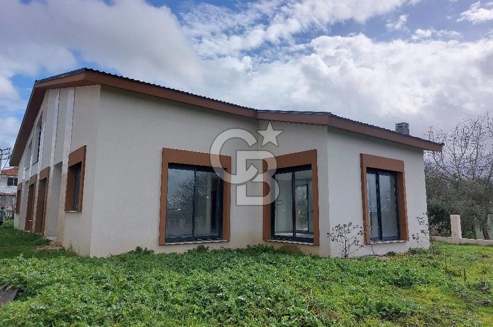 URLA KUŞÇULAR'DA GENİŞ BAHÇELİ KİRALIK SIFIR VİLLA 