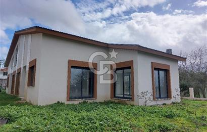 URLA KUŞÇULAR'DA GENİŞ BAHÇELİ KİRALIK SIFIR VİLLA 