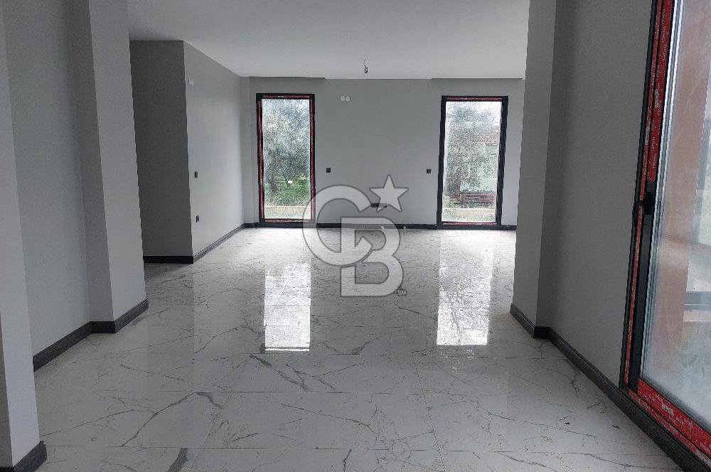 URLA KUŞÇULAR'DA GENİŞ BAHÇELİ KİRALIK SIFIR VİLLA 
