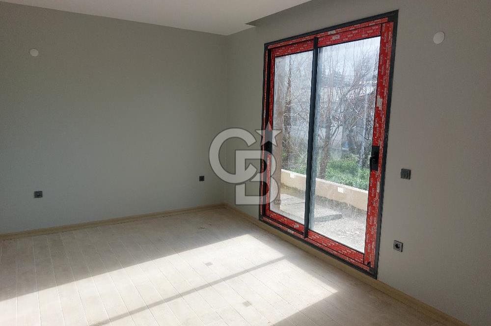 URLA KUŞÇULAR'DA GENİŞ BAHÇELİ KİRALIK SIFIR VİLLA 