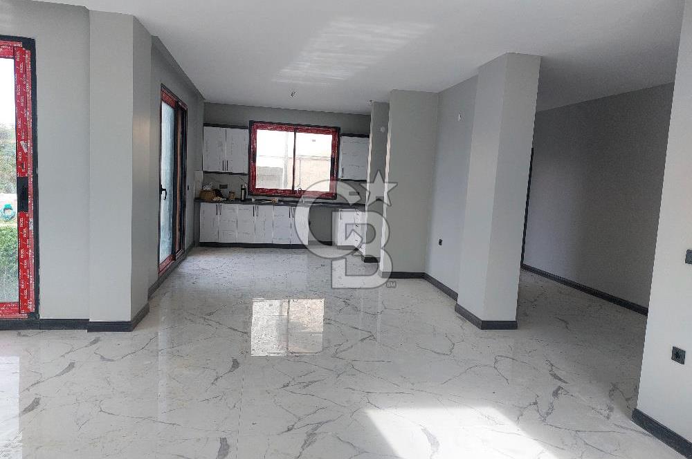 URLA KUŞÇULAR'DA GENİŞ BAHÇELİ KİRALIK SIFIR VİLLA 