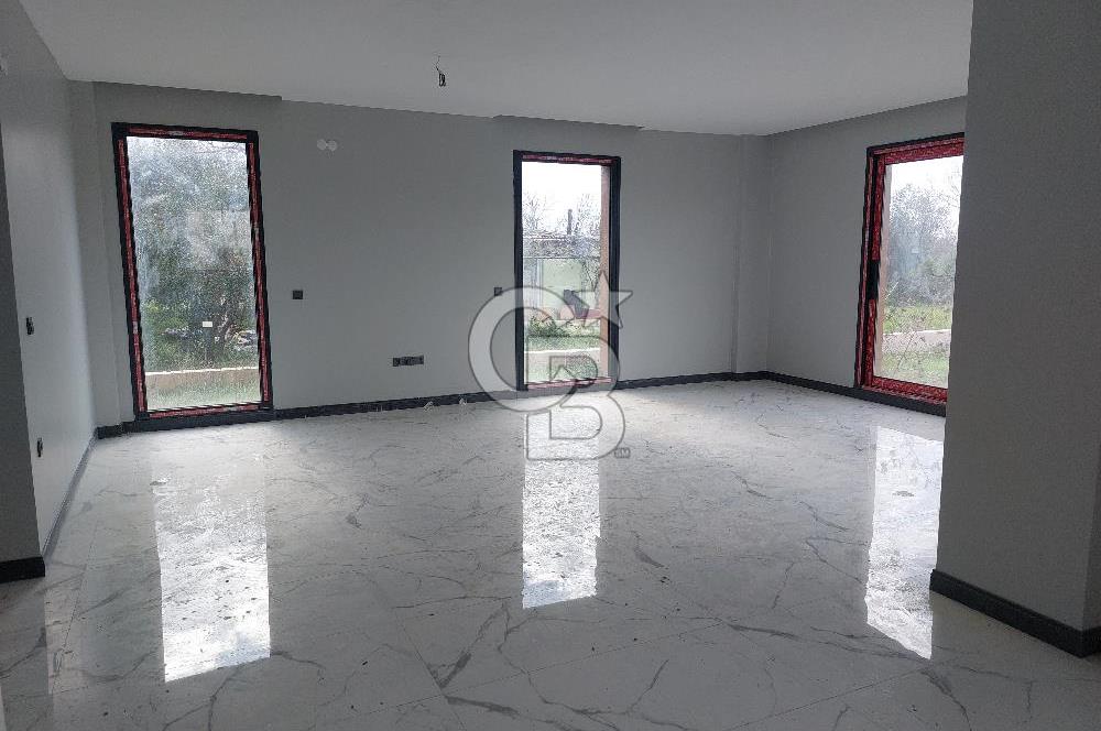 URLA KUŞÇULAR'DA GENİŞ BAHÇELİ KİRALIK SIFIR VİLLA 