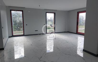 URLA KUŞÇULAR'DA GENİŞ BAHÇELİ KİRALIK SIFIR VİLLA 